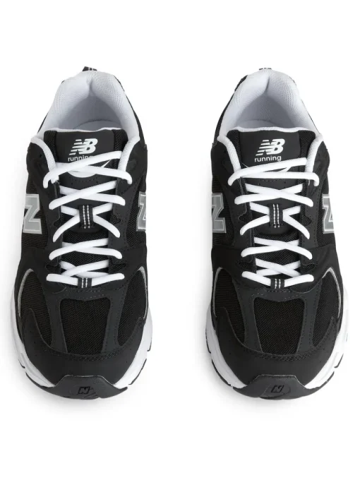New Balance 530 Trainers